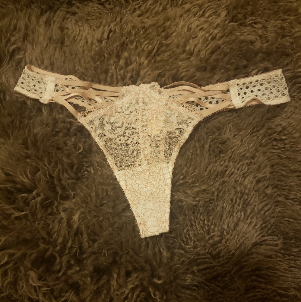 Victoria's Secret Thong NWT